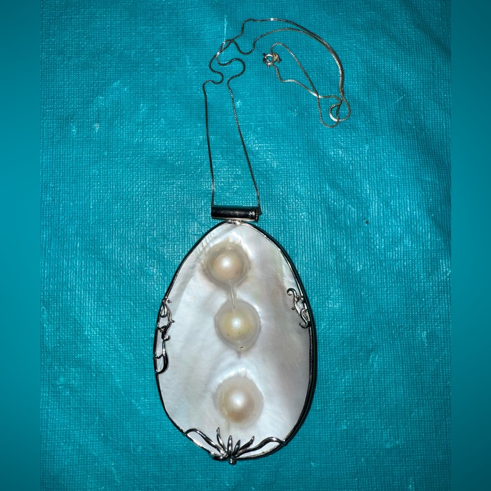 925 Silver & Shell Necklace - Picture 2 of 10